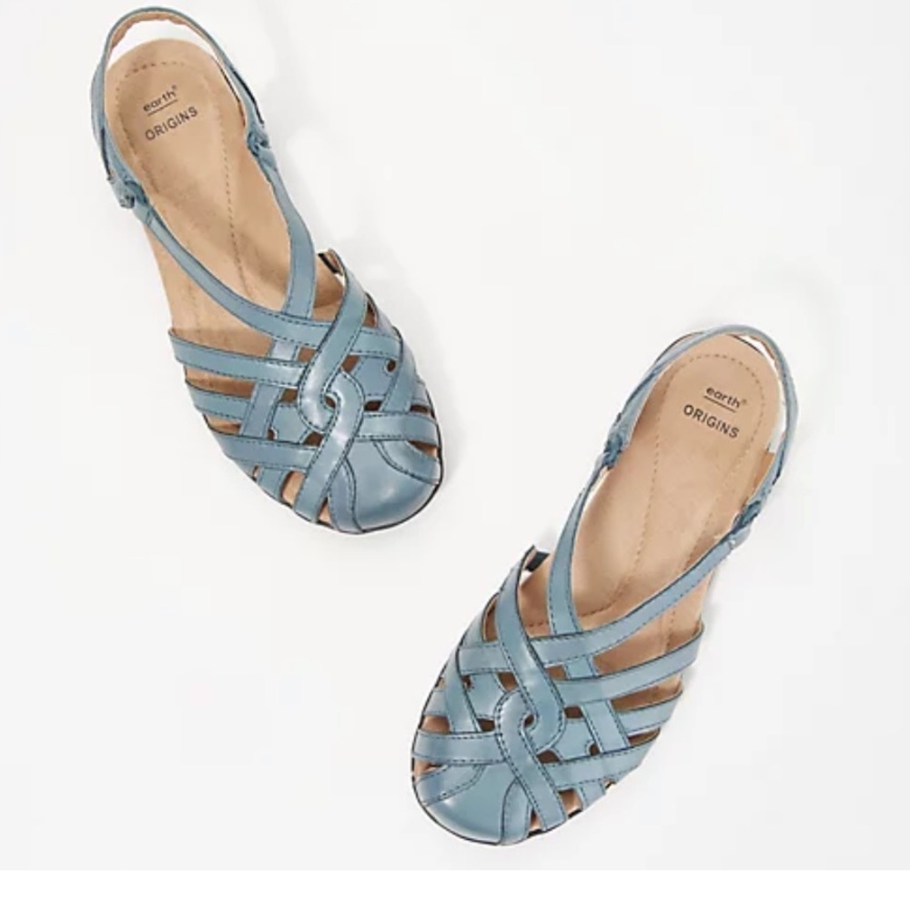 Earth brands Belle Brielle blue leather cross strap sandals NWOT WIDE